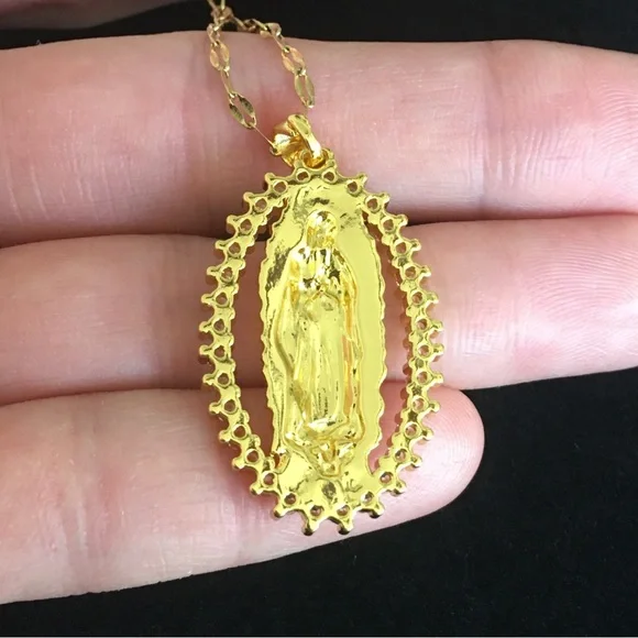 Religious Figure Gold Tone Chain Pendant Necklace - Picture 3 of 10